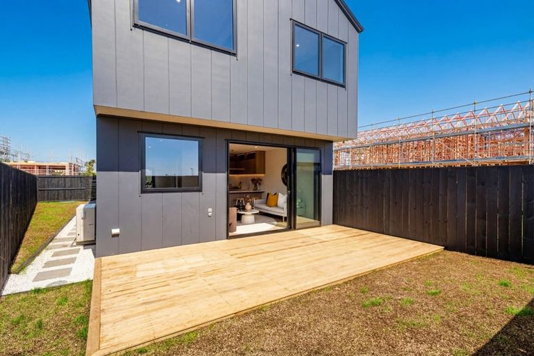 Photo of property in 4 Tiller Street, Hobsonville, 0616