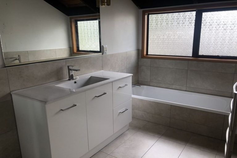 Photo of property in 2/69 Saddleback Rise, Murrays Bay, Auckland, 0630