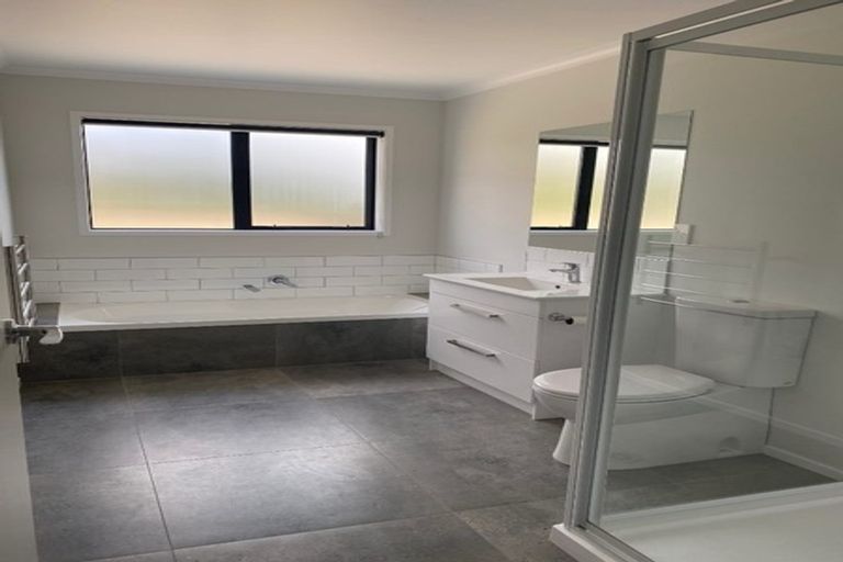 Photo of property in 310a Lakes Boulevard, Pyes Pa, Tauranga, 3112