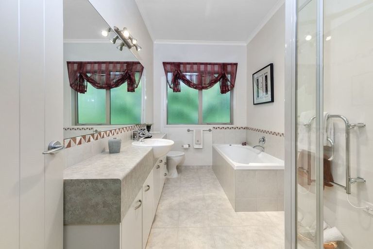 Photo of property in 31 Wicklam Lane, Greenhithe, Auckland, 0632