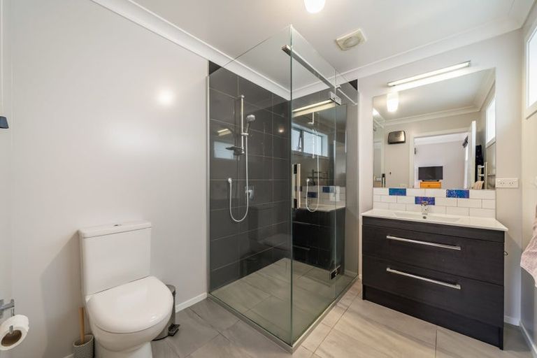 Photo of property in 21 Flotilla Place, Whitby, Porirua, 5024
