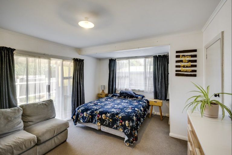 Photo of property in 1240 Cunningham Crescent, Mayfair, Hastings, 4122