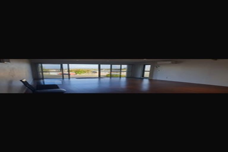 Photo of property in 5 Girrahween Drive, Totara Vale, Auckland, 0629