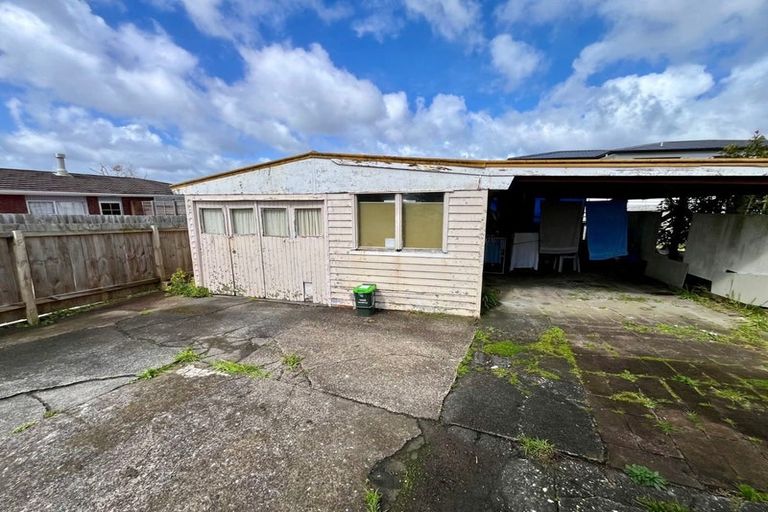 Photo of property in 47 Royal View Road, Te Atatu South, Auckland, 0610