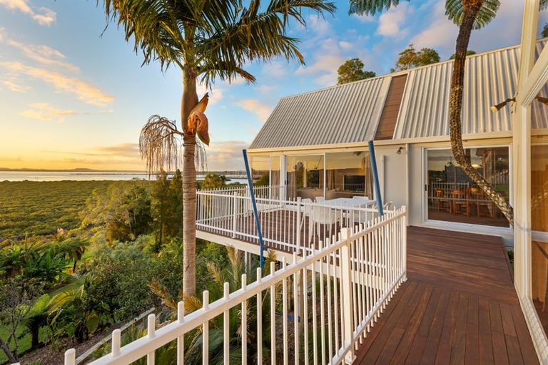 Photo of property in 25 Oakpark Place, West Harbour, Auckland, 0618