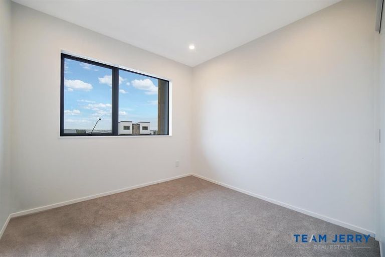 Photo of property in 40b Crestview Rise, Papakura, 2110