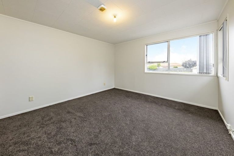 Photo of property in 438 Roscommon Road, Clendon Park, Auckland, 2103