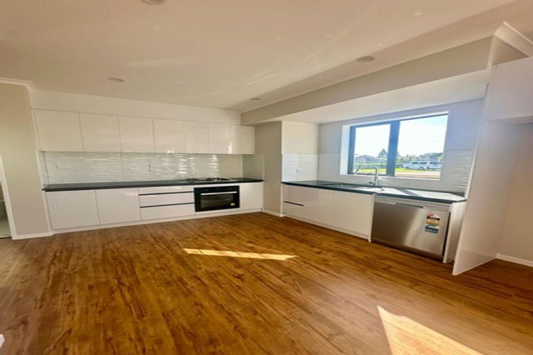 Photo of property in 2/2 Cameron Street, Papakura, 2110