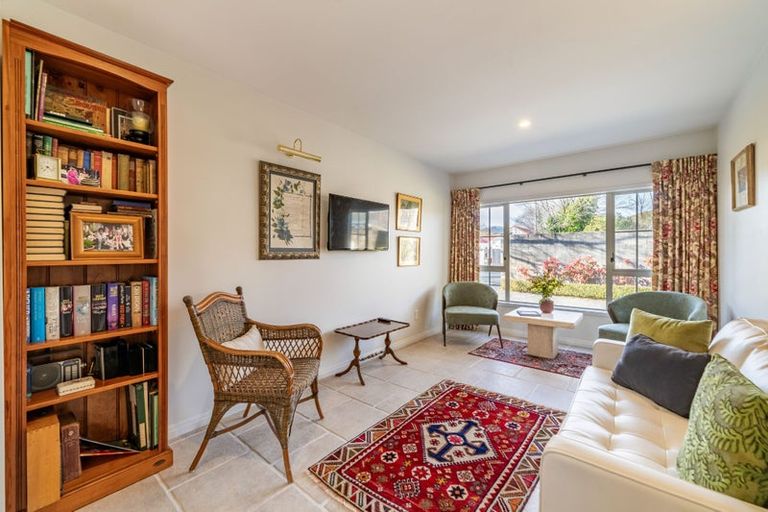 Photo of property in 1 Oakmont, Heretaunga, Upper Hutt, 5018