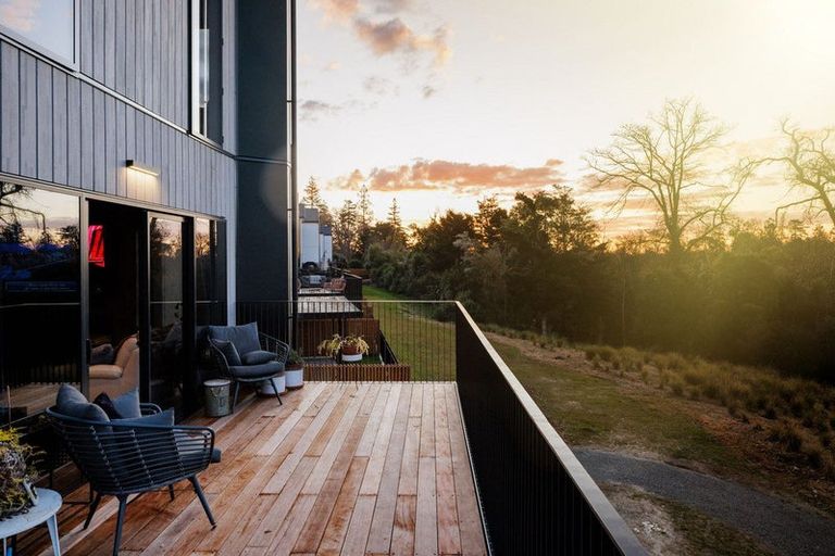 Photo of property in 31 Lakewood Lane, Cambridge, 3434