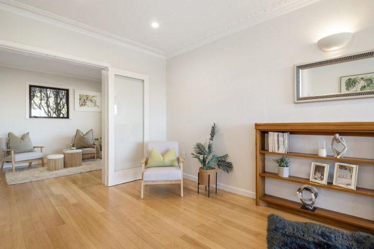 Photo of property in 43 Forrest Hill Road, Milford, Auckland, 0620