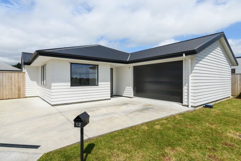 Photo of property in 12 Corsica Court, Fitzherbert, Palmerston North, 4410