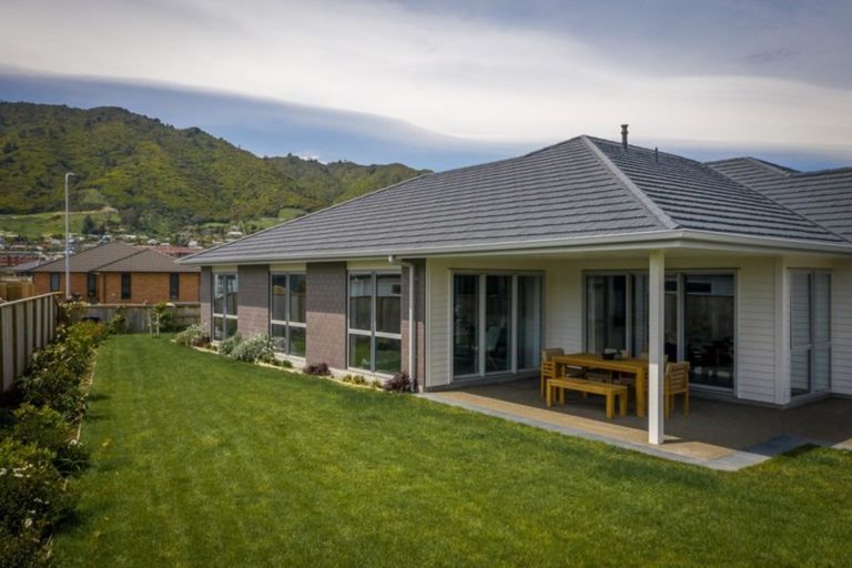 Photo of property in 67 Waipunahau Road, Waikanae, 5036