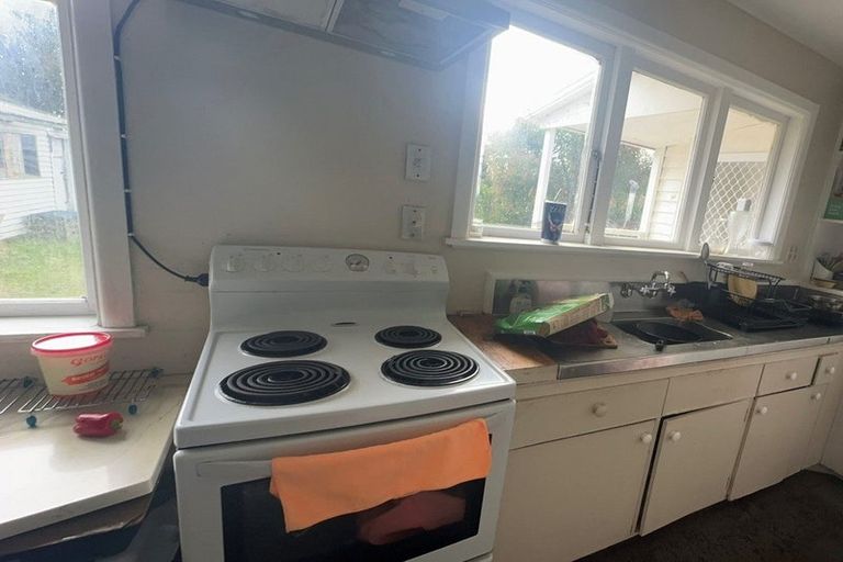 Photo of property in 105 Russell Road, Manurewa, Auckland, 2102