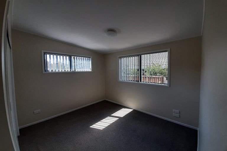 Photo of property in 39 Divich Avenue, Te Atatu South, Auckland, 0610