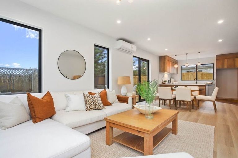 Photo of property in 27c Taipari Road, Te Atatu Peninsula, Auckland, 0610