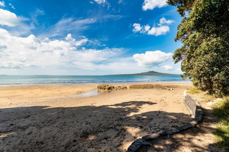 Photo of property in 1/9 Corrella Road, Belmont, Auckland, 0622