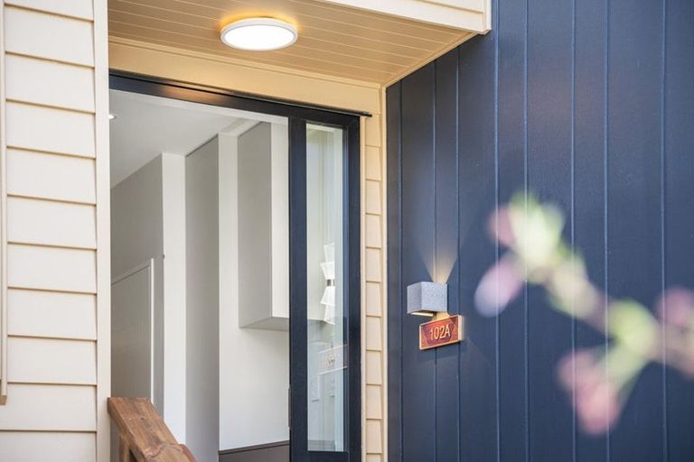 Photo of property in 102a Te Oneroa Way, Long Bay, Auckland, 0630