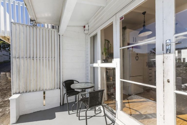 Photo of property in 2/199 Titirangi Road, Titirangi, Auckland, 0604