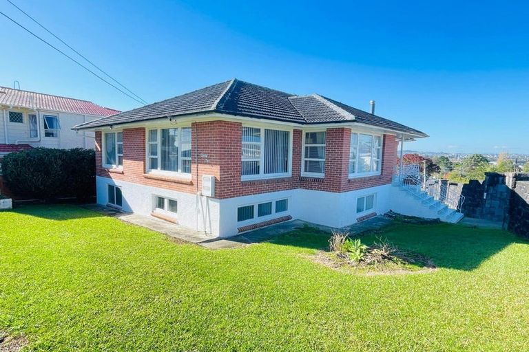 Photo of property in 31 Te Atatu Road, Te Atatu South, Auckland, 0610