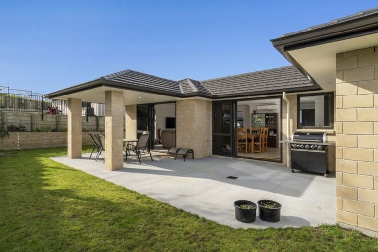 Photo of property in 110 Omokoroa Road, Omokoroa, 3114