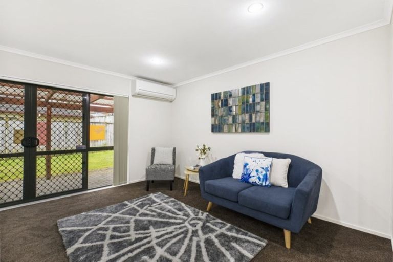 Photo of property in 17 Magic Way, Randwick Park, Auckland, 2105