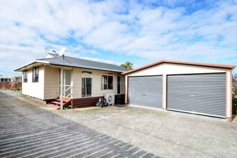 Photo of property in 148 Don Buck Road, Massey, Auckland, 0614