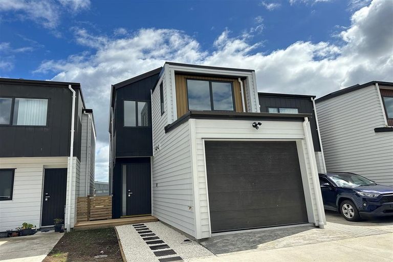 Photo of property in 14 Parahau Road, Papakura, 2110