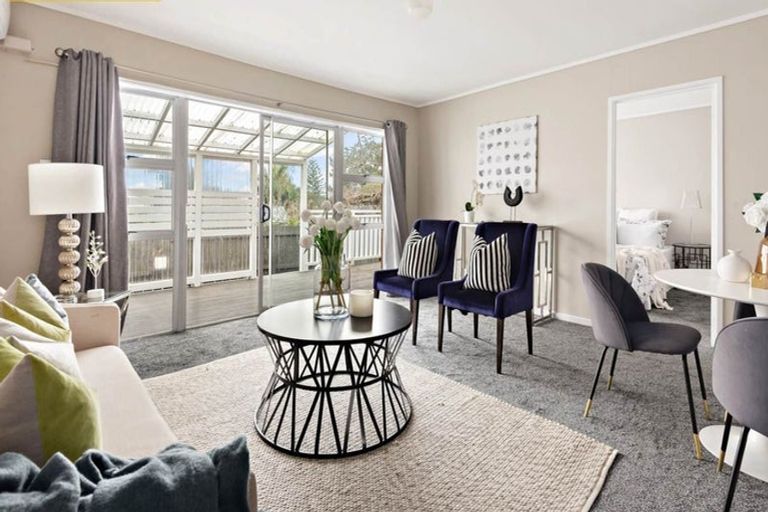 Photo of property in 2/118 Lynwood Road, New Lynn, Auckland, 0600