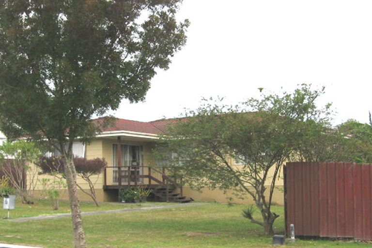 Photo of property in 6 St Margaret Place, West Harbour, Auckland, 0618