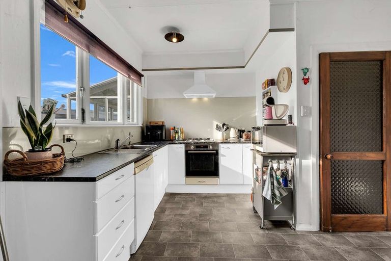 Photo of property in 16 Gloucester Street, Whanganui, 4500