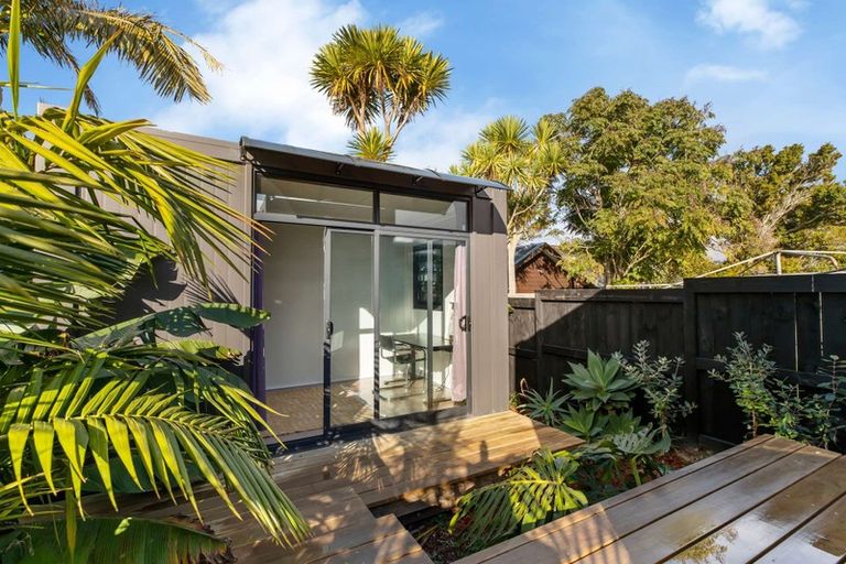 Photo of property in 3/132 Onewa Road, Northcote, Auckland, 0627