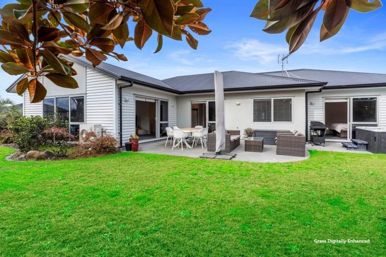 Photo of property in 16 Raiha Street, Papamoa Beach, Papamoa, 3118