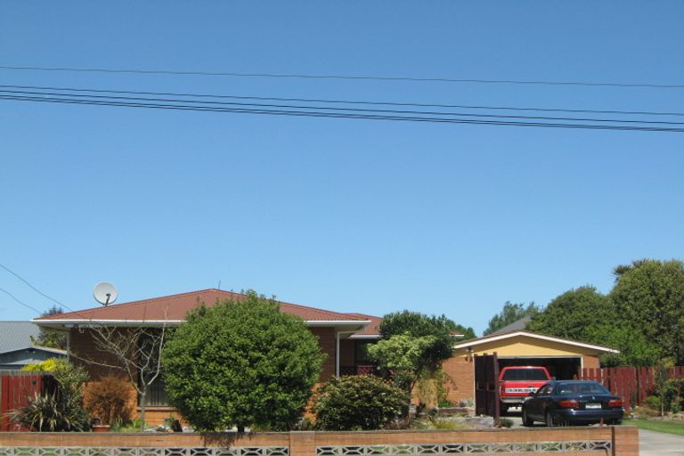 Photo of property in 52 Farquhars Road, Redwood, Christchurch, 8051