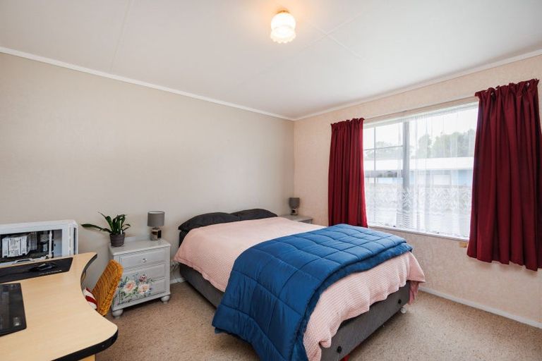 Photo of property in 46 Chatsworth Place, Highbury, Palmerston North, 4412