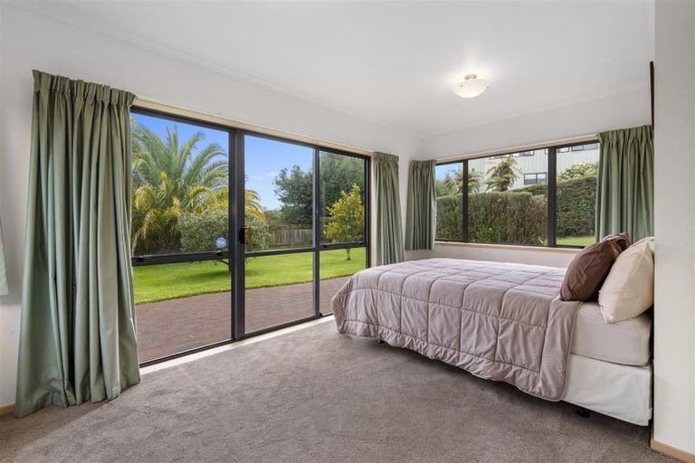 Photo of property in 24 Capricorn Place, Kawaha Point, Rotorua, 3010