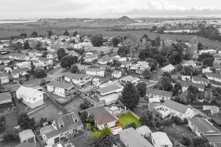 Photo of property in 1/9 Slim Place, Clendon Park, Auckland, 2103