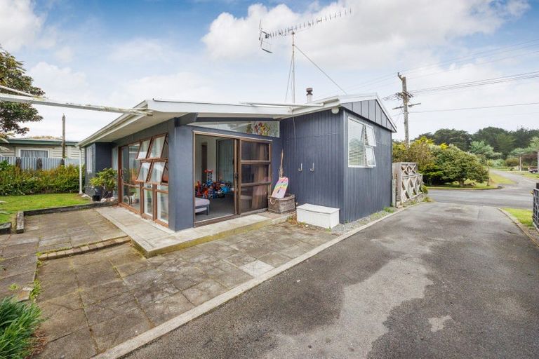 Photo of property in 79 Nash Parade, Foxton Beach, Foxton, 4815