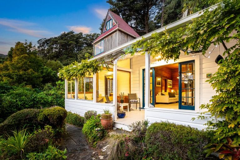 Photo of property in 3 Huia Road, Days Bay, Lower Hutt, 5013