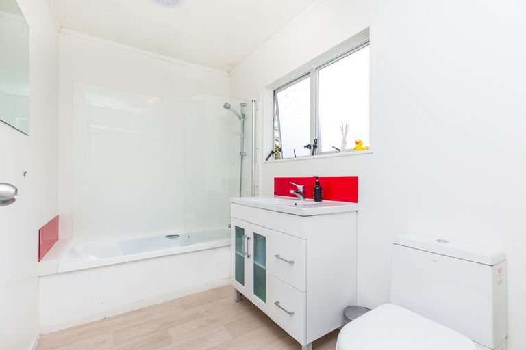 Photo of property in 1/9 Slim Place, Clendon Park, Auckland, 2103