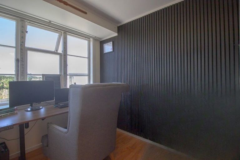 Photo of property in 11 Ramwall Place, Weymouth, Auckland, 2103