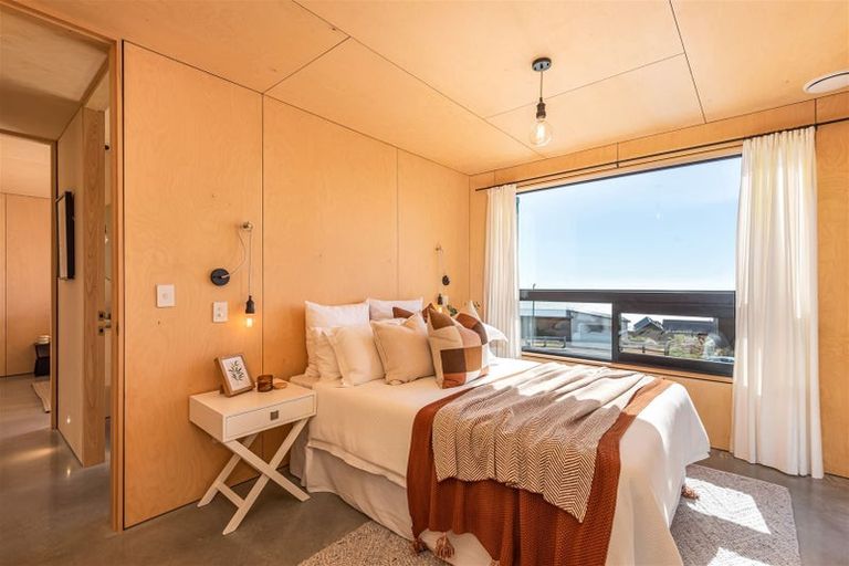 Photo of property in 5 Sowerby Place, Richmond Hill, Christchurch, 8081