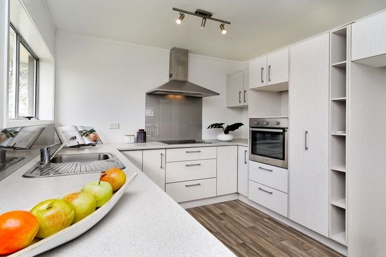 Photo of property in 2/56 Archibald Road, Kelston, Auckland, 0602