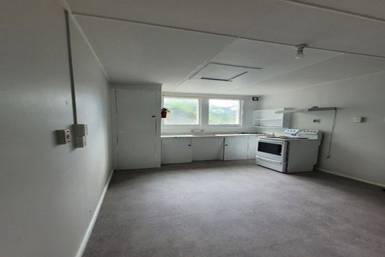 Photo of property in 29 Marine Parade, Bluff Hill, Napier, 4110