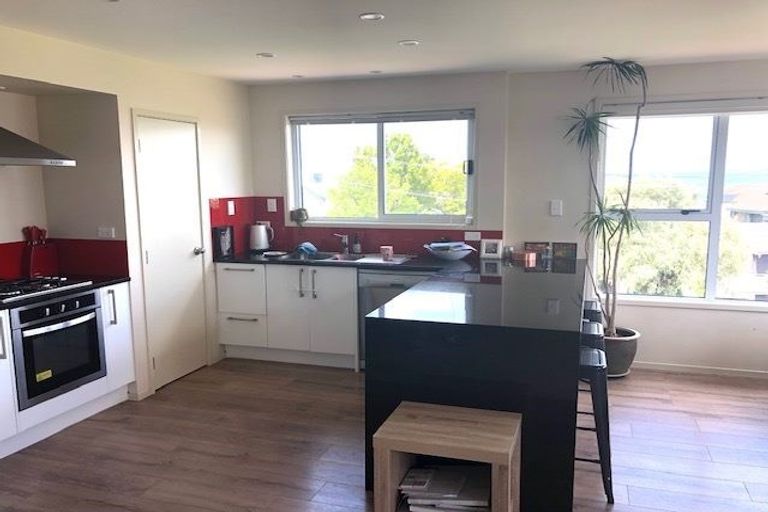 Photo of property in 1/28 Beach Road, Castor Bay, Auckland, 0620