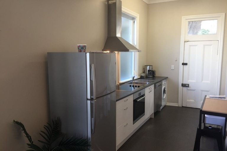 Photo of property in 17 Portland Crescent, Thorndon, Wellington, 6011