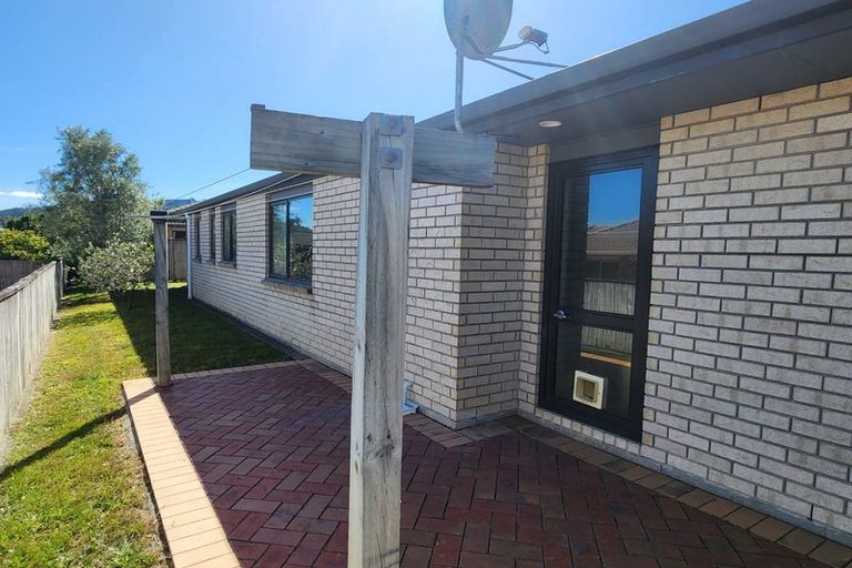 Photo of property in 2 Percy Kinsman Crescent, Riverstone Terraces, Upper Hutt, 5018