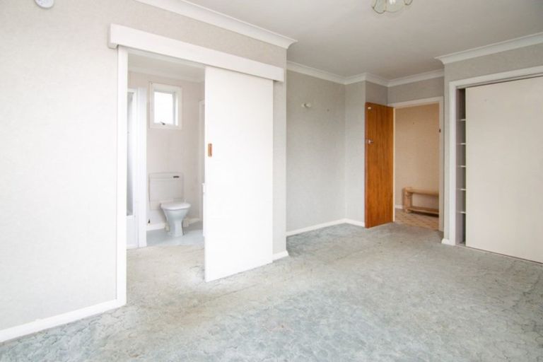 Photo of property in 33 Kent Crescent, Awapuni, Palmerston North, 4412