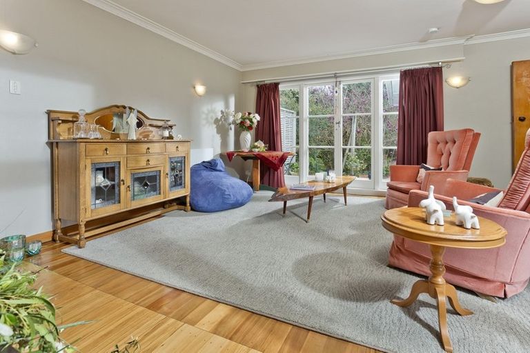 Photo of property in 545 Glenfield Road, Glenfield, Auckland, 0629