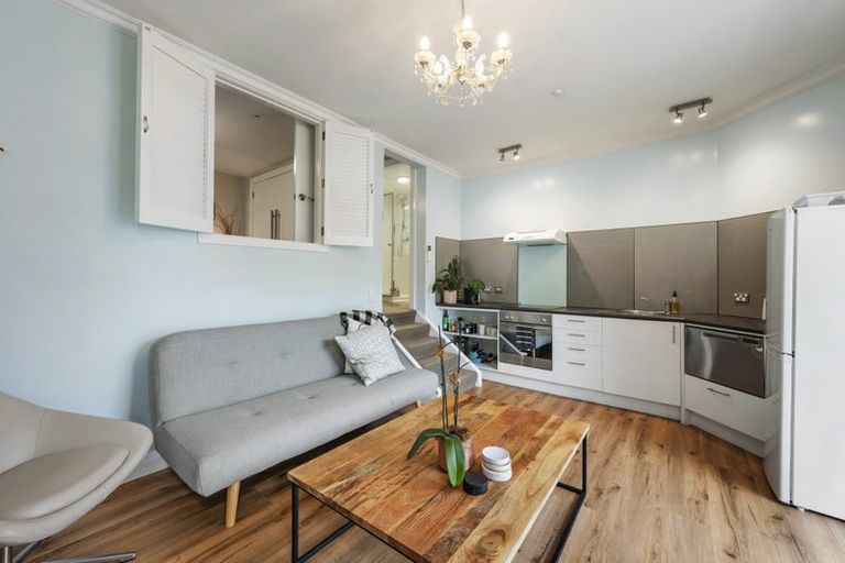 Photo of property in 7 Manley Terrace, Newtown, Wellington, 6021